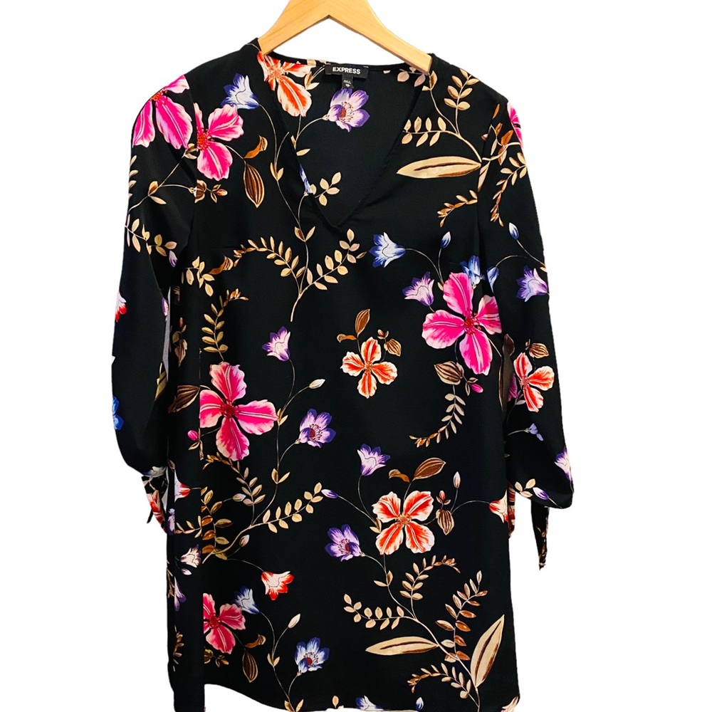 Express Black Floral V-Neck Shift Dress